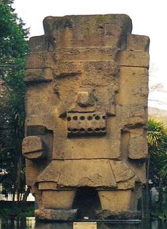 Estatua de Tláloc, actualmente a las afueras del Museo Nacional de Antropología.
