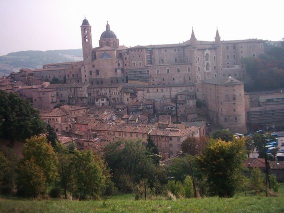 Archivo:Panorama Urbino.jpg