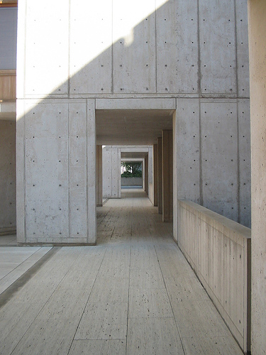 Archivo:Louis Kahn.Instituto Salk.5.jpg