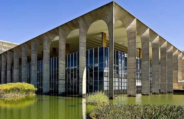 Archivo:Niemeyer.PalacioItamarati.jpg