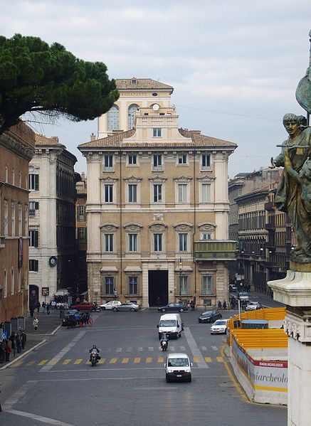 Archivo:Pigna - Palazzo Bonaparte a piazza Venezia 1010179.JPG