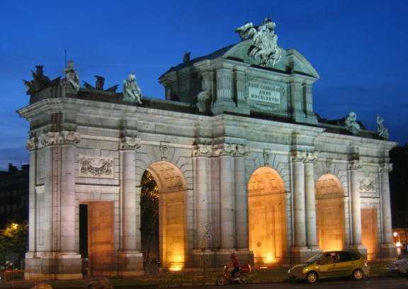 Archivo:Puerta de Alcalá.jpg