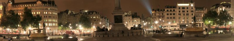 Archivo:Trafalgar square night panorama.jpg