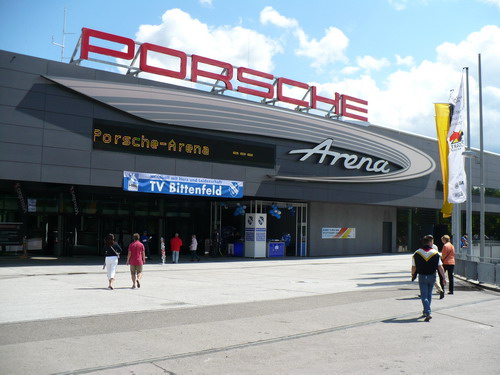 Archivo:Porsche-Arena-Eingang.jpg