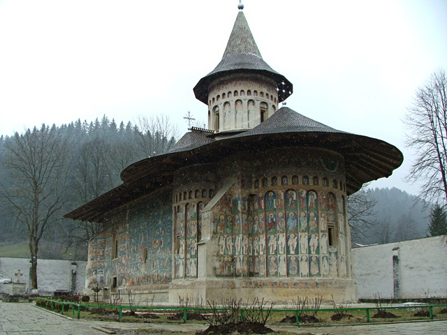 Archivo:Voronet-Old-Monastery.jpg