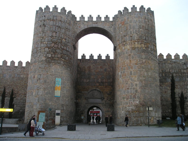 Archivo:Puerta del alcazar.jpg
