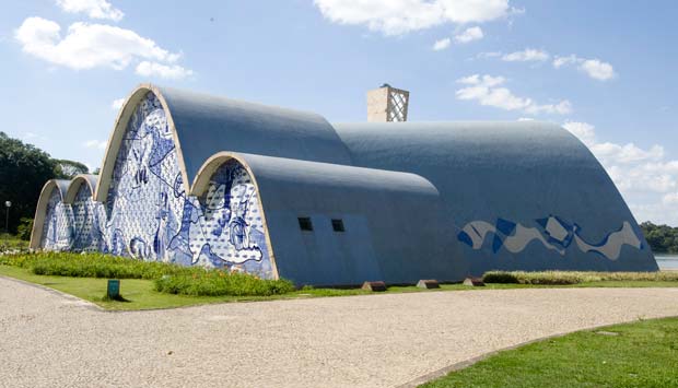 Archivo:Niemeyer.IglesiaSanFrancisco.5.jpg