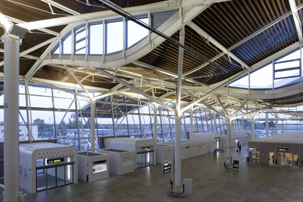 Archivo:LuisVidal.TerminalAeropuertoZaragoza.F.MiguelGuzman.4.jpg