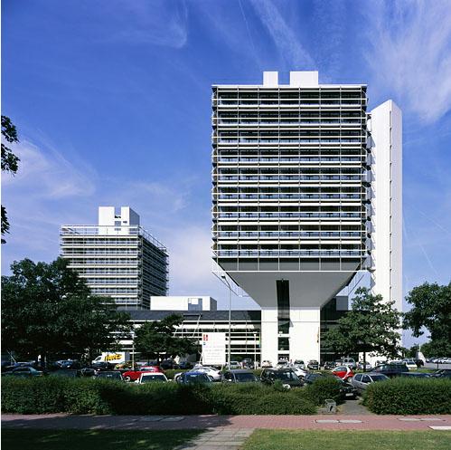 Archivo:Olivetti Buildings - Egon Eiermann.jpg