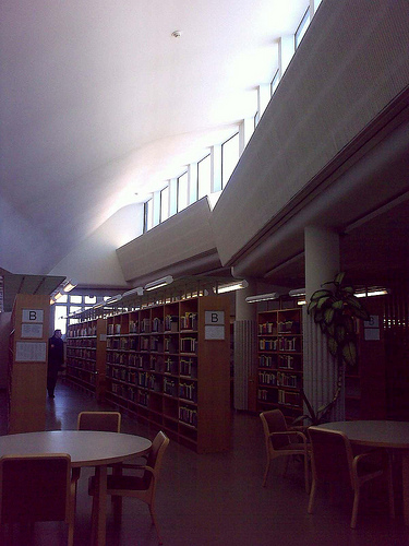 Archivo:Alvar Aalto.Biblioteca de la Universidad Técnica de Otaniemi.1.jpg