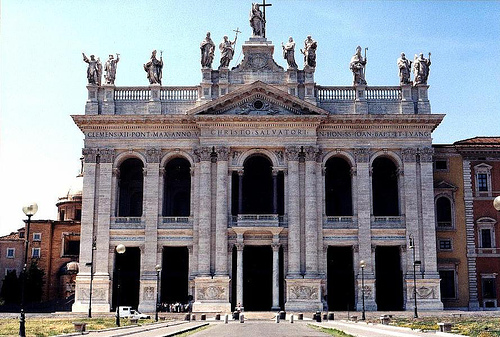 Archivo:San Giovanni in Laterano .fachada.jpg