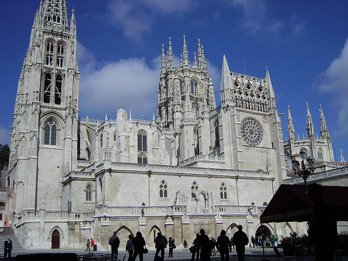 Archivo:Catedral de Burgos desde San Fernando.jpg