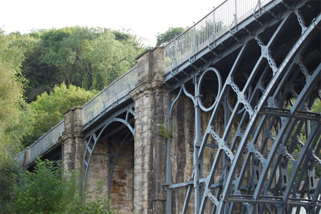 Archivo:Telfords iron bridge-b.jpg