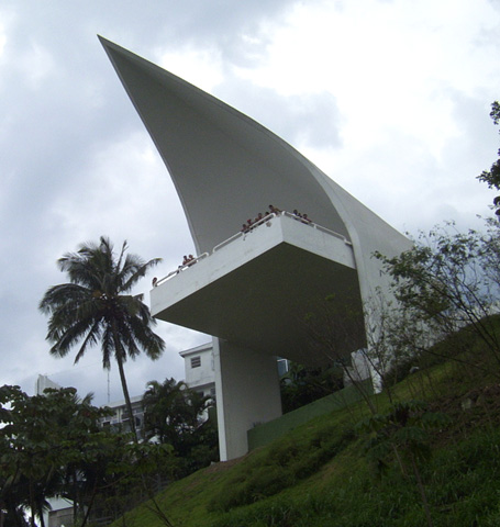 Archivo:Niemeyer.Memorial500anyos.jpg