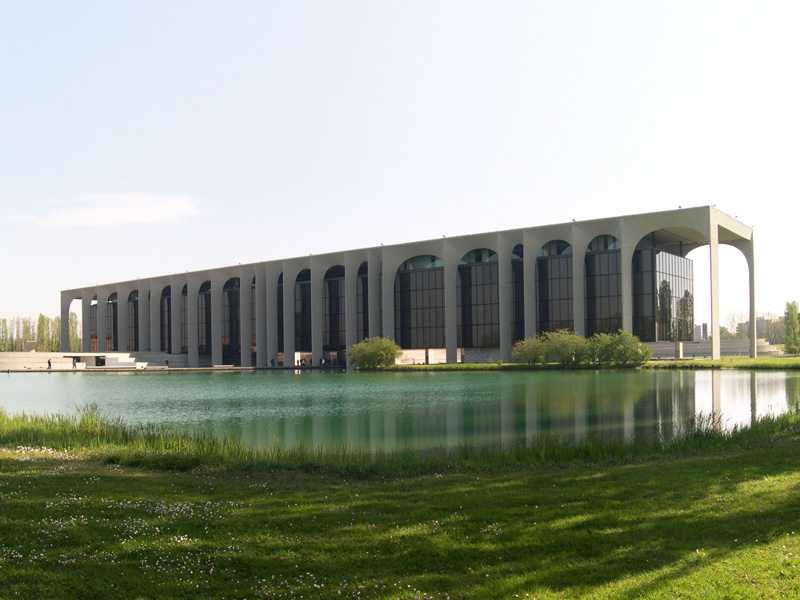 Archivo:Niemeyer.EditorialMondadori.jpg
