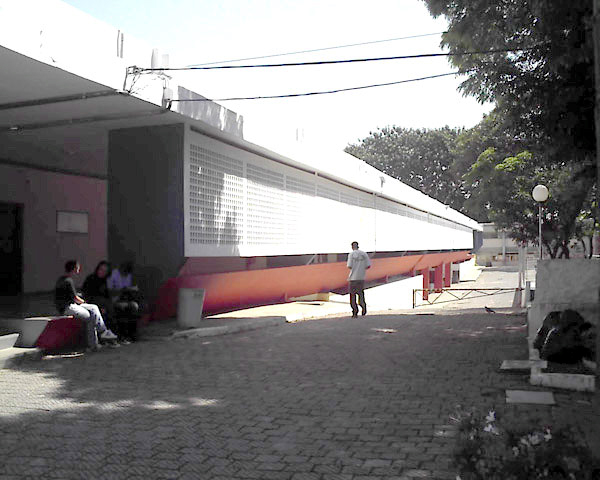Archivo:VilanovaArtigas.EscuelaEstatalGuarulhos.1.jpg