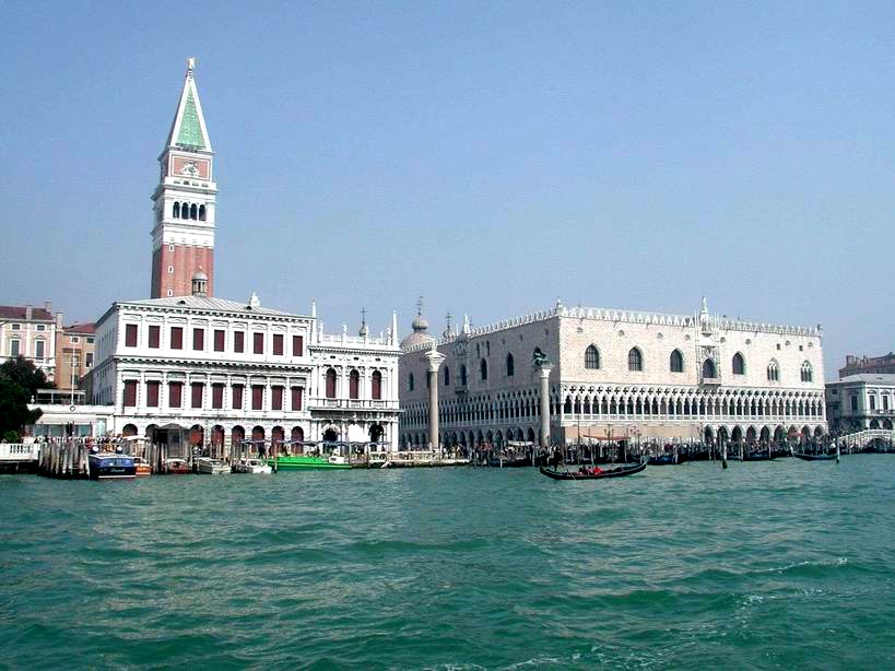 Venecia es quizás uno de los ejemplos más notables de la cimentación por medio de pilotes de madera.