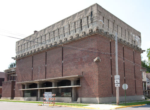 Archivo:A. D. German Warehouse Richland Center Wisconsin-born Frank Lloyd Wright.jpg