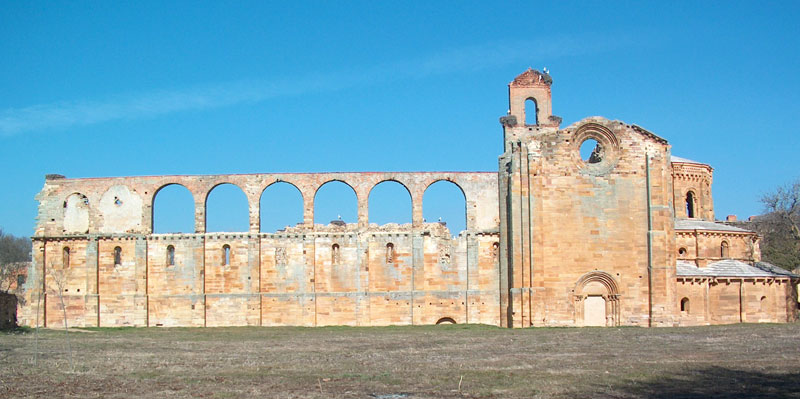 Archivo:Monasterio de Moreruela-Conjunto.jpg