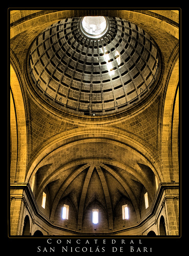 Archivo:ConcatedralSanNicolasBari.cupula.jpg
