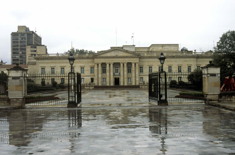 Archivo:Casa presidencial de Bogotá.jpg