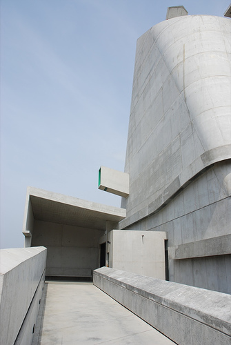 Archivo:Le Corbusier.Iglesia Saint Pierre.2.jpg