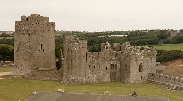 Archivo:Pembroke.castle.750pix.jpg