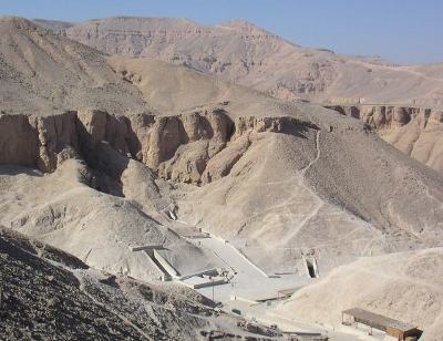 Archivo:Valley of the Kings (Luxor, Egypt).jpg