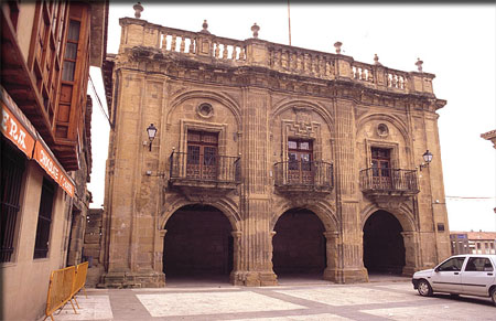 Archivo:Casa consistorial de Labastida.jpg