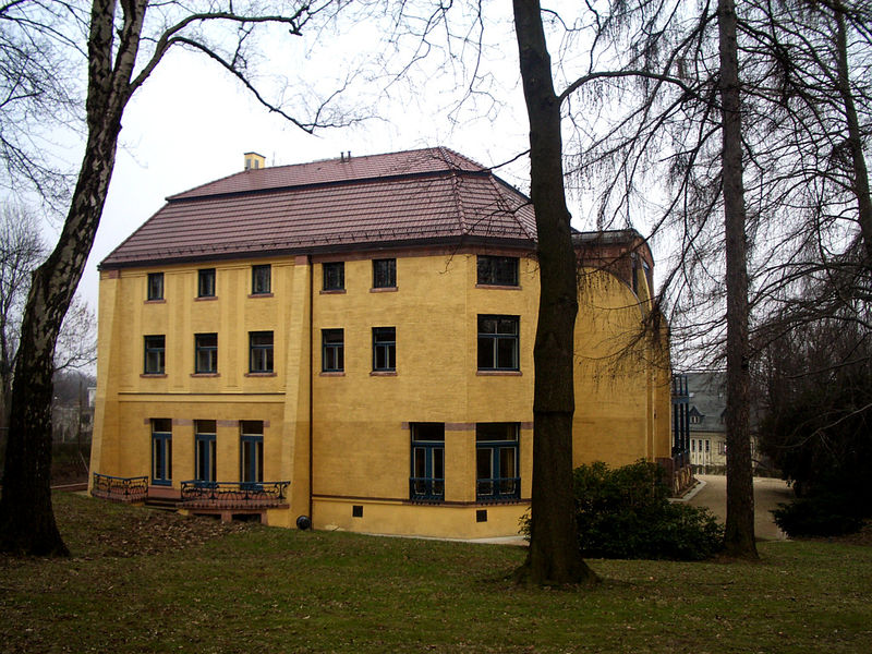 Archivo:Chemnitz Villa Esche Rueckseite 2005.jpg