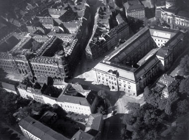 Archivo:Altstadt-albertinum-big-building-on-the-right.jpg