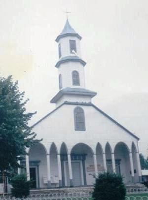 Archivo:Iglesia de Dalcahue.JPG