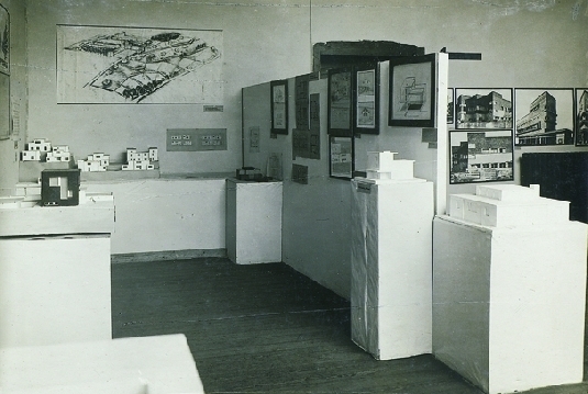 Archivo:Bauhaus.ExpoWeimar1923.4.jpg