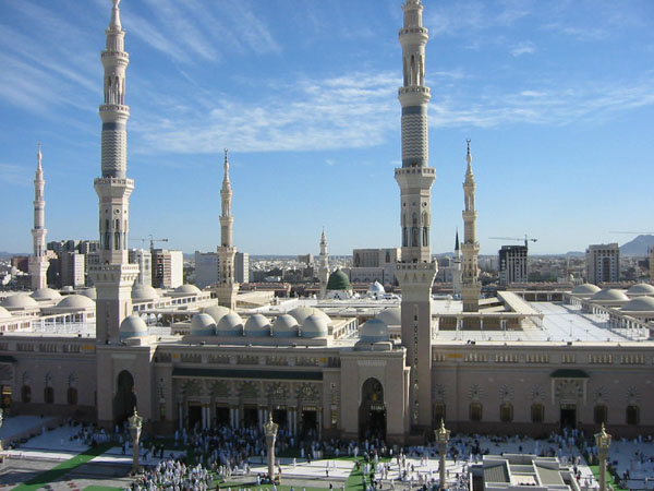 Archivo:Masjid Nabawi. Medina, Saudi Arabia.jpg