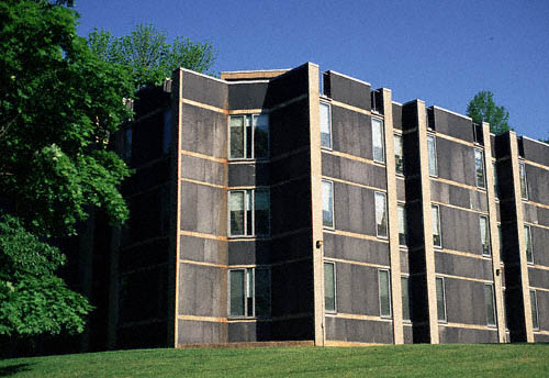 Archivo:Louis Kahn.Alojamiento Erdman Hall.4.jpg
