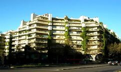 Edificio Princesa, viviendas para el Patronato de Casas Militares, Madrid (1967-1975), junto con Fernando Higueras.