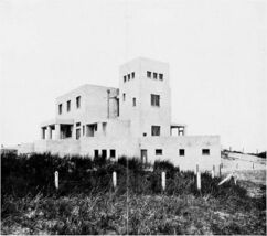 Villa Allegonda en Katwijk-aan-Zee en colaboración con Kamerlingh Onnes (1917)