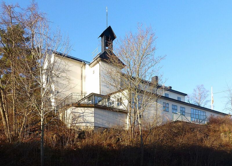 Archivo:Mälarhöjdens kyrka nov 2013x.jpg
