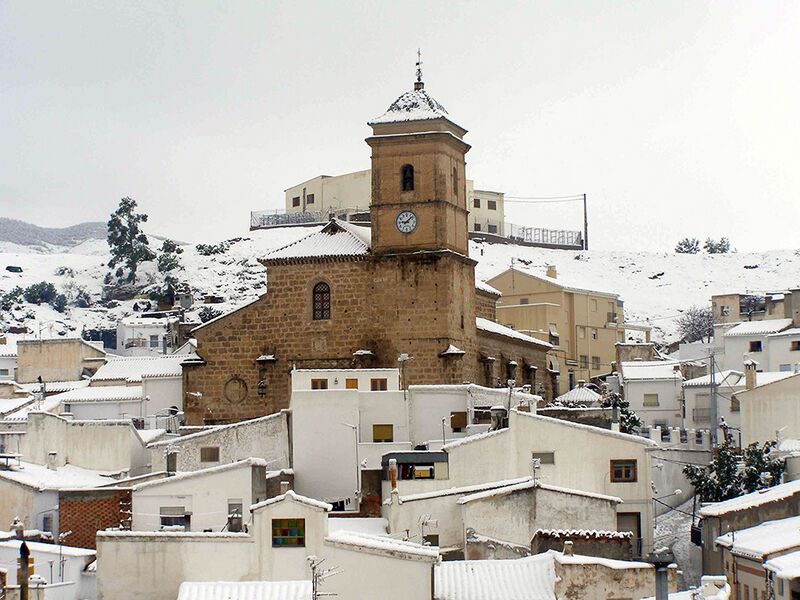 Archivo:Iglesiade purchena nevada2.jpg