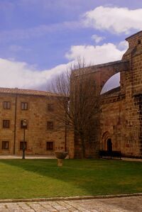 Arco Botarel en Monasterio de Leyre [http://www.flickr.com/photos/fernandomarlu/2327158978/sizes/o