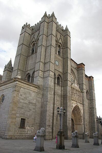 Archivo:Ávila Chatedral main view.jpg