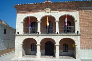Casa consistorial de Alcazarén.jpg