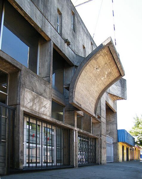 Archivo:Edificio de la Copelec acceso Maipón.JPG