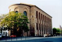 La Basílica de Tréveris en Alemania posiblemente sirvió de modelo para la sala de la asamblea del Palacio de Aquisgrán