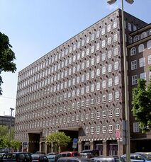 Edificio de oficinas y comercial para el Sprinkenhof AG ("Sprinkenhof") en Hamburgo (1927-1928)