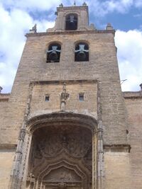 Torre-fachada de la Iglesia de Santiago de Utrera.