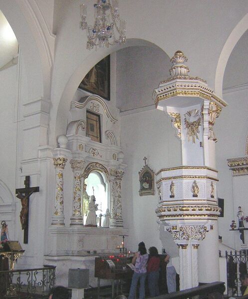 Archivo:Iglesia La Veracruz-pulpito-Medellin.JPG