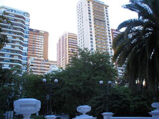 Torres encima de las Barrancas de Belgrano, por la calle Zuviria