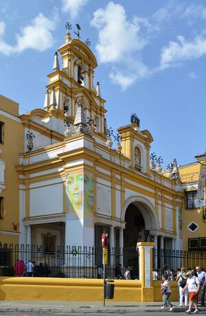 Parte del Templo de la Macarena de Sevilla.JPG