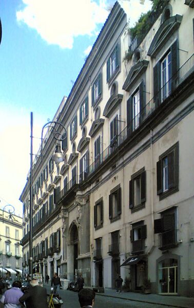 Archivo:Palazzo Calabritto (Naples).jpg